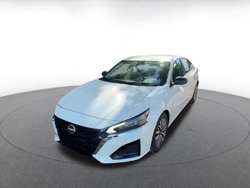 Used 2025 Nissan Altima 2.5 SV FWD image 7