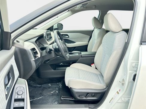 Used 2023 Nissan Rogue SV FWD image 11