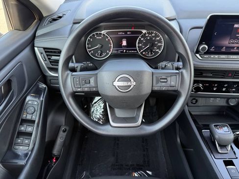 Used 2025 Nissan Rogue S FWD image 14