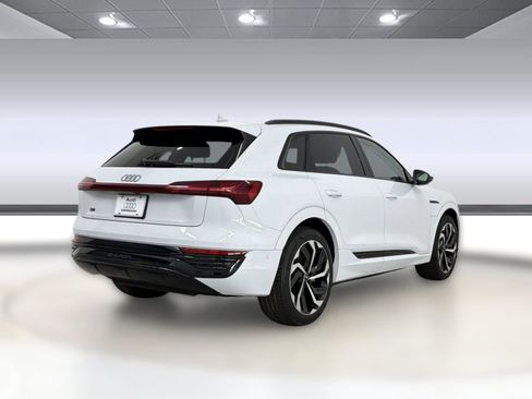 Used 2024 Audi Q8 e-tron Premium Plus w/ Premium Plus Package AWD/4WD image 9