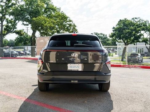 New 2025 Hyundai Kona SEL FWD image 7