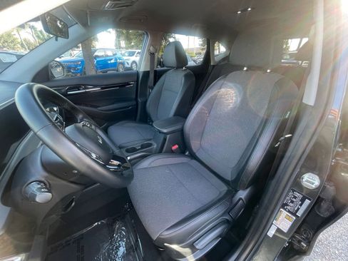 Used 2025 Kia Seltos S image 33