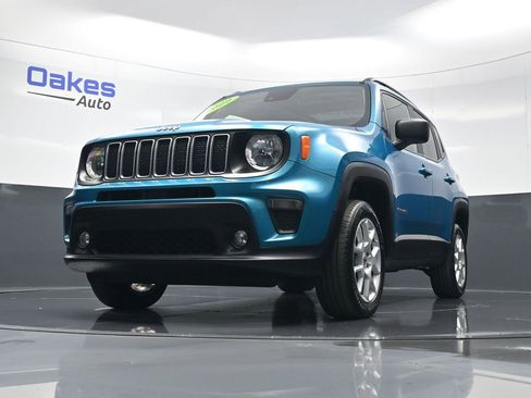 Used 2022 Jeep Renegade Latitude w/ Sun/Sound Group image 40