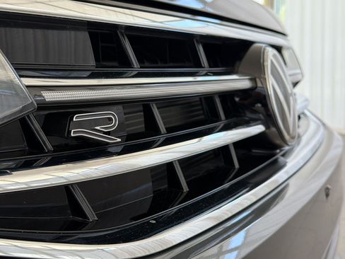 Used 2024 Volkswagen Tiguan SEL R-Line AWD/4WD image 38