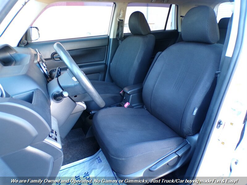 Used 2010 Scion xB FWD image 17