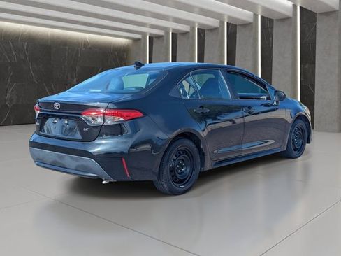 Used 2022 Toyota Corolla LE image 6