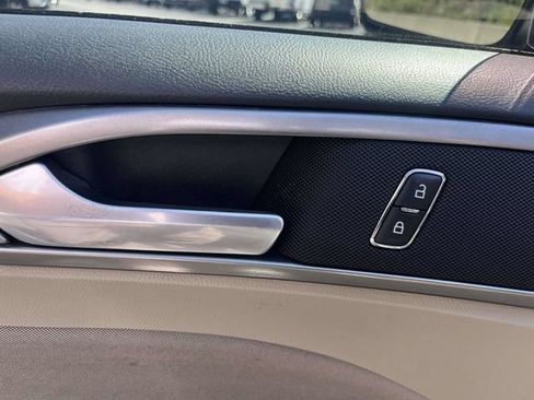 Used 2019 Ford Fusion SE FWD image 18
