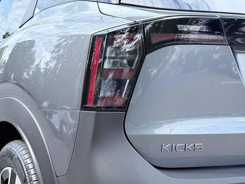 Used 2026 Nissan Kicks SV w/ SV Premium Package AWD/4WD image 9