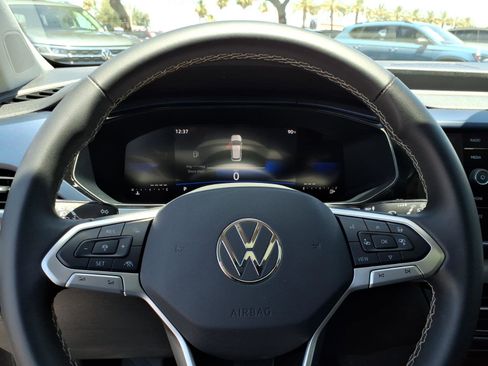 Certified 2023 Volkswagen Taos SE FWD image 26