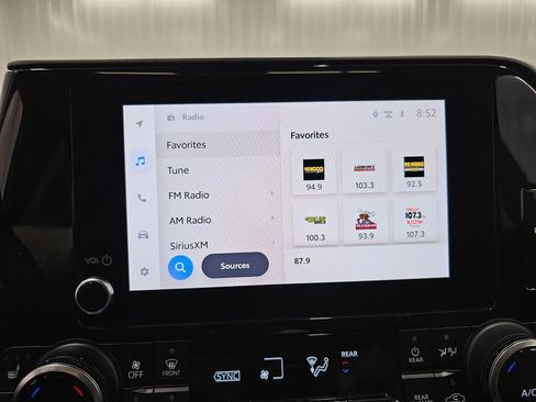 Used 2023 Toyota Highlander XLE image 18