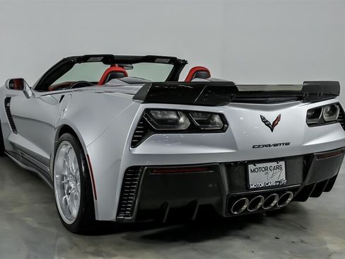 Used 2015 Chevrolet Corvette Z06 w/ 3LZ Preferred Equipment Group RWD image 10