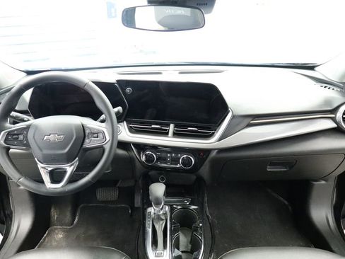 Used 2024 Chevrolet Trax ACTIV w/ Sunroof Package FWD image 32