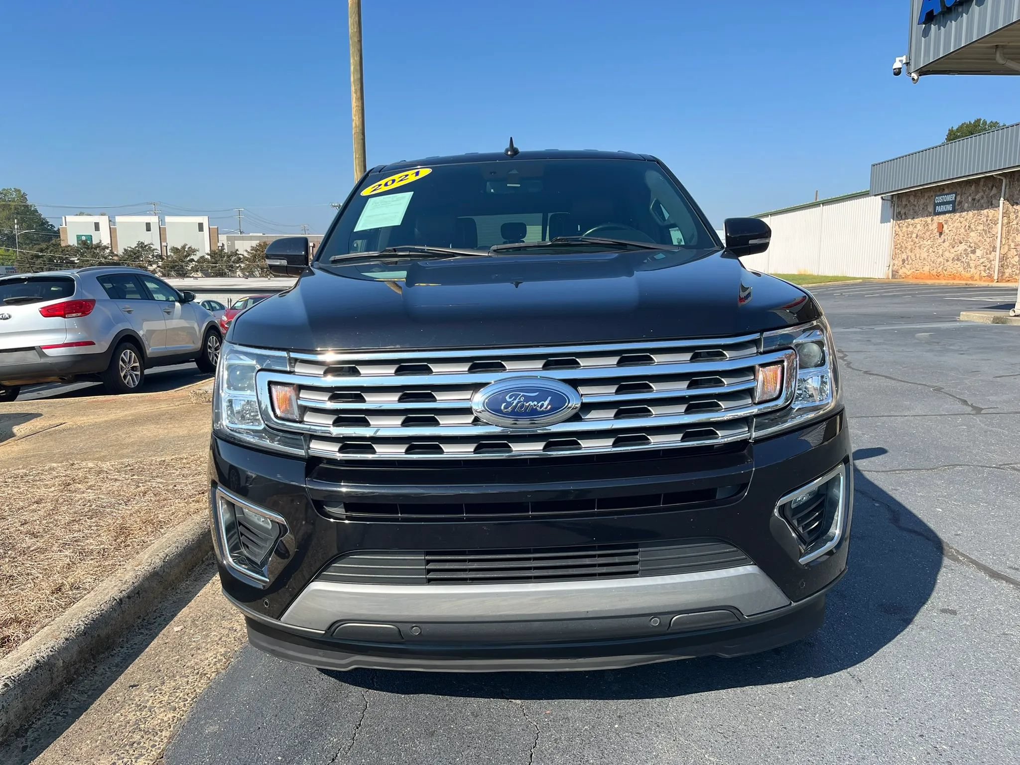Used 2021 Ford Expedition Limited RWD image 2