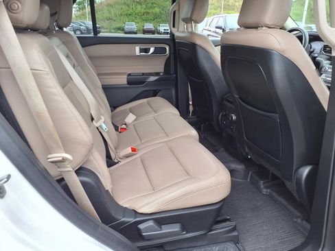 Used 2020 Ford Explorer XLT w/ Equipment Group 202A AWD/4WD image 9