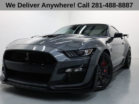 Used 2022 Ford Mustang Shelby GT500 w/ Carbon Fiber Track Pack RWD image 3