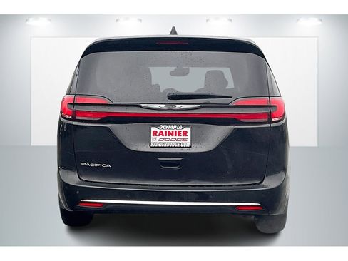 Used 2024 Chrysler Pacifica Touring-L image 4