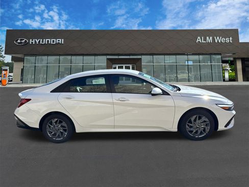 New 2026 Hyundai Elantra Blue image 4