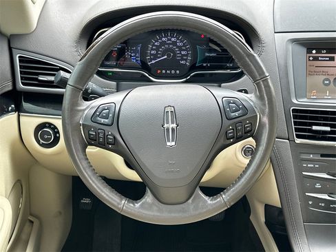 Used 2019 Lincoln MKT AWD image 25