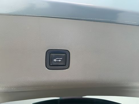 Used 2019 Chevrolet Traverse Premier AWD/4WD image 30