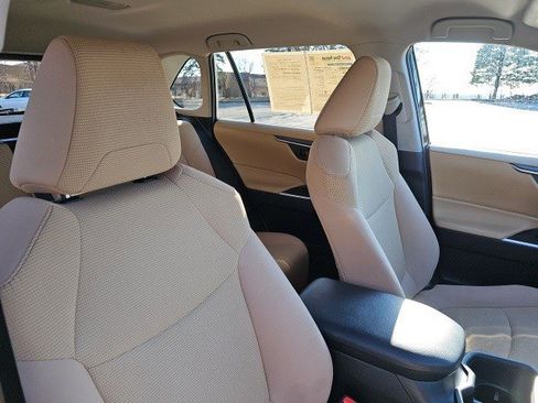 Used 2022 Toyota RAV4 LE image 12