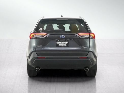 Used 2022 Toyota RAV4 XLE AWD/4WD image 4