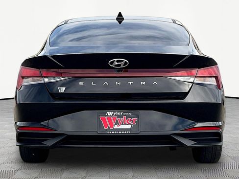 Used 2022 Hyundai Elantra SEL w/ Convenience Package FWD image 5