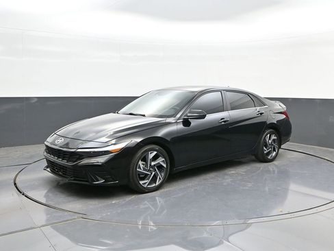 Used 2025 Hyundai Elantra SEL FWD image 1