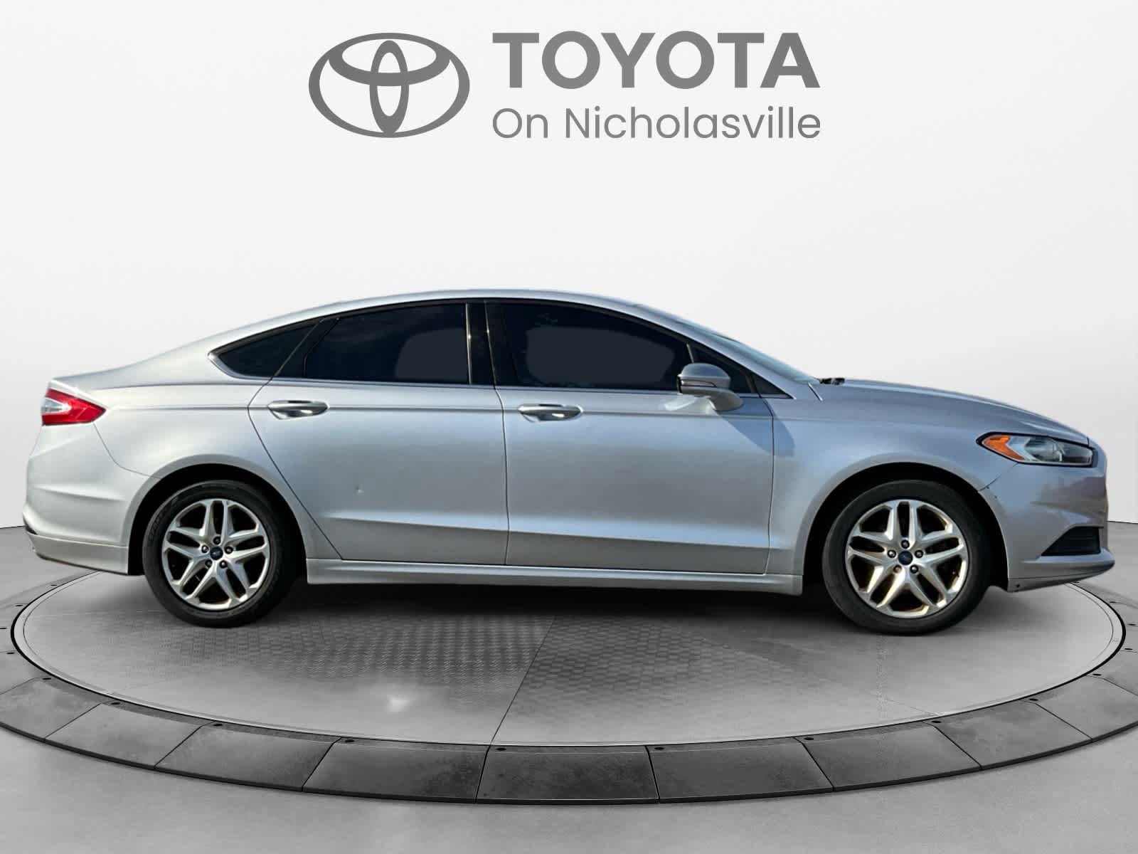 Used 2013 Ford Fusion SE FWD image 6