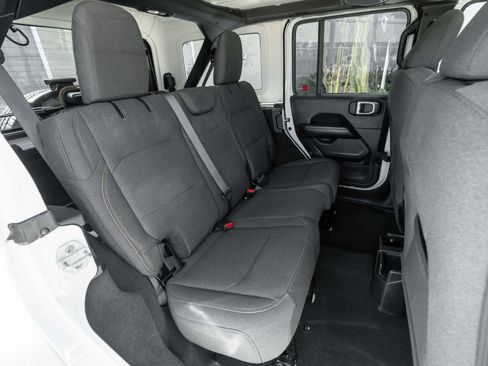 Used 2024 Jeep Wrangler Sahara image 37