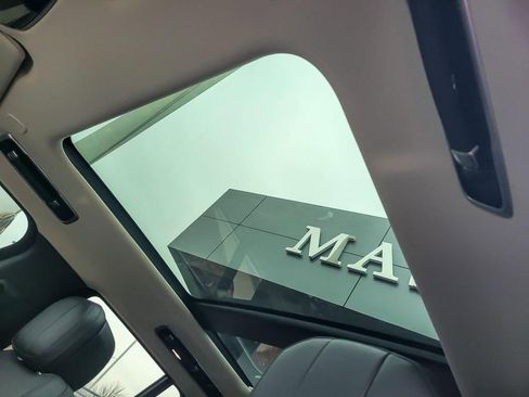 Used 2023 Land Rover Range Rover SE AWD/4WD image 9