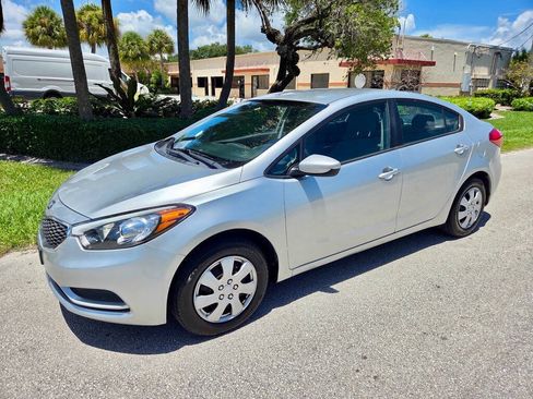 Used 2014 Kia Forte LX FWD image 3