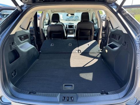 Used 2020 Ford Edge Titanium image 11
