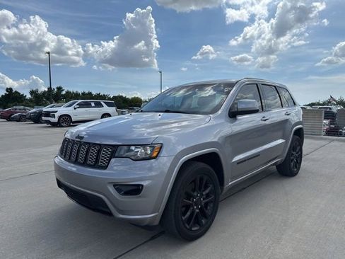 Used 2021 Jeep Grand Cherokee Laredo X AWD/4WD image 7