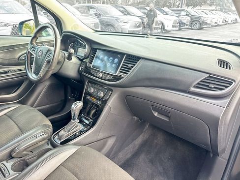 Used 2021 Buick Encore Preferred image 27