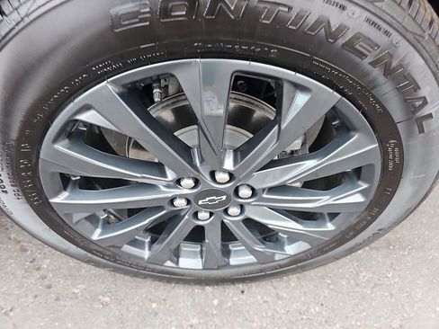 Used 2023 Chevrolet Traverse RS image 37