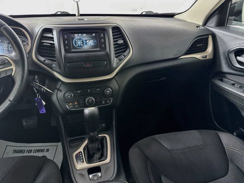 Used 2016 Jeep Cherokee Latitude FWD image 27