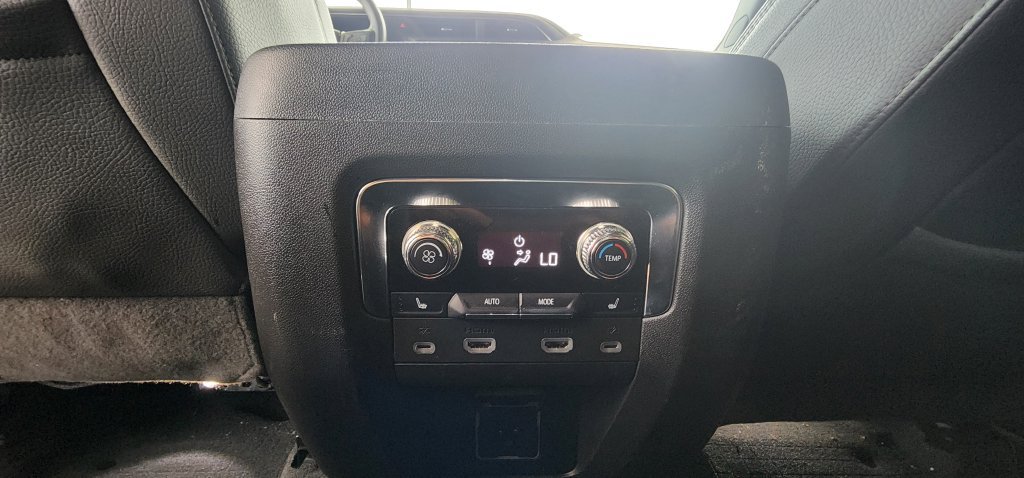 Used 2024 GMC Yukon Denali AWD/4WD image 26