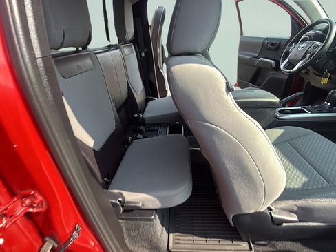 Used 2021 Toyota Tacoma SR5 AWD/4WD image 26