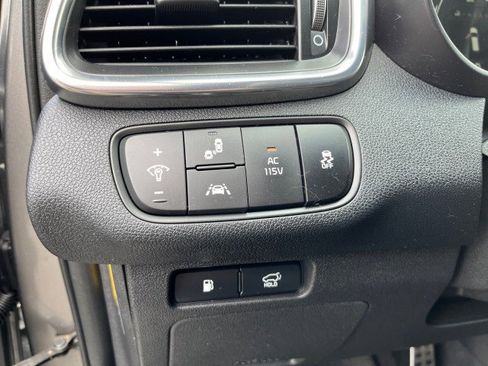 Used 2017 Kia Sorento SX image 14