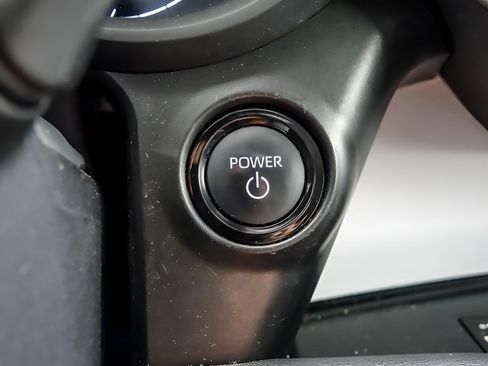 Used 2025 Toyota Sienna LE FWD image 17