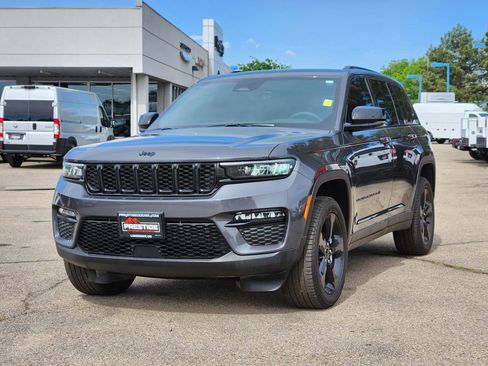 Used 2025 Jeep Grand Cherokee Limited w/ Black Appearance Package AWD/4WD image 4
