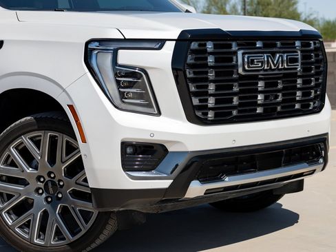 Used 2025 GMC Yukon Denali Ultimate AWD/4WD image 6