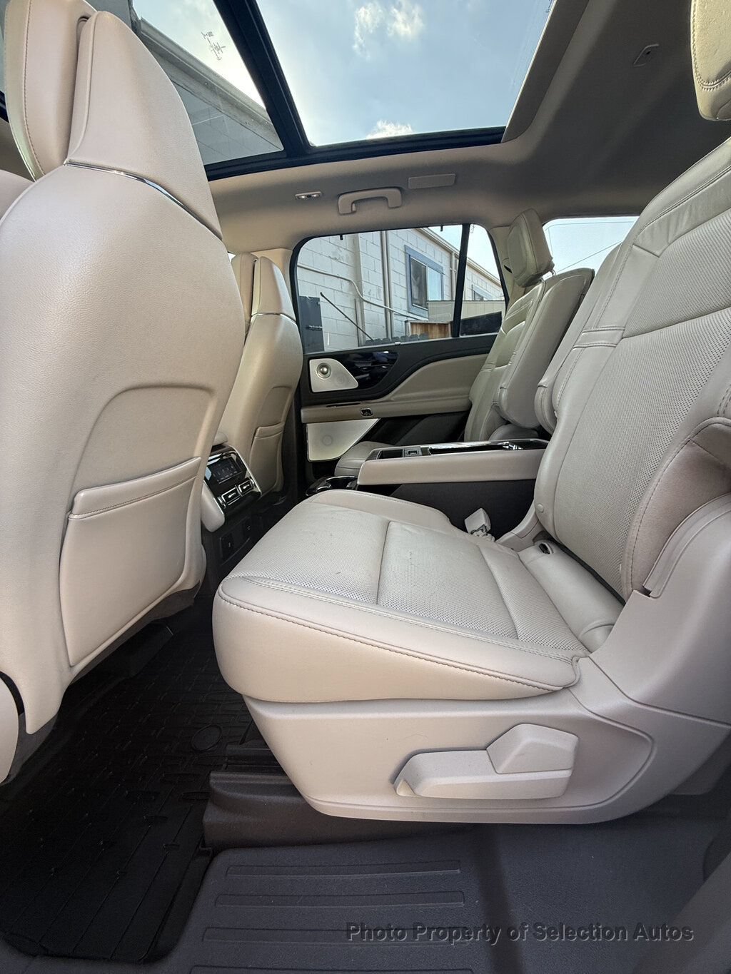 Used 2022 Lincoln Aviator Grand Touring w/ Equipment Group 301A AWD/4WD image 39