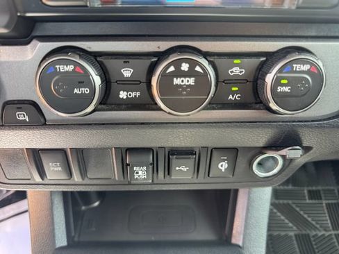 Used 2020 Toyota Tacoma TRD Off-Road AWD/4WD image 17