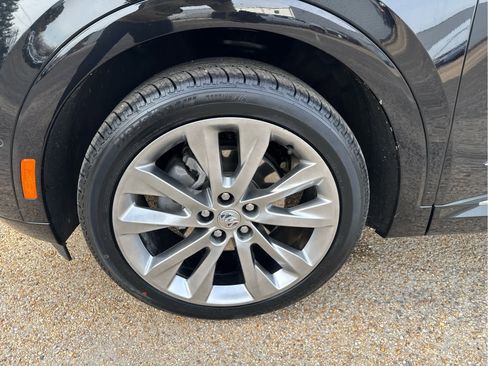 Used 2023 Buick Envision Avenir image 13