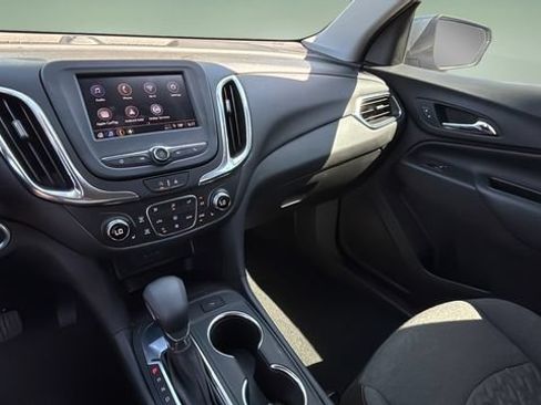 Used 2024 Chevrolet Equinox LT FWD image 25