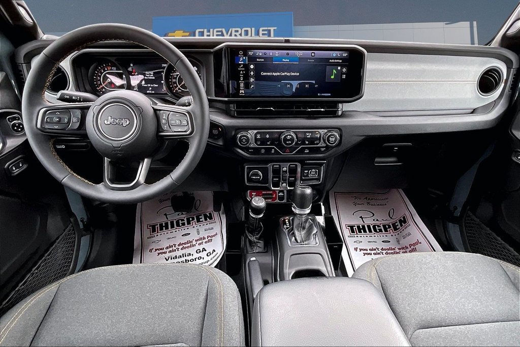 Used 2024 Jeep Gladiator Sport AWD/4WD image 8