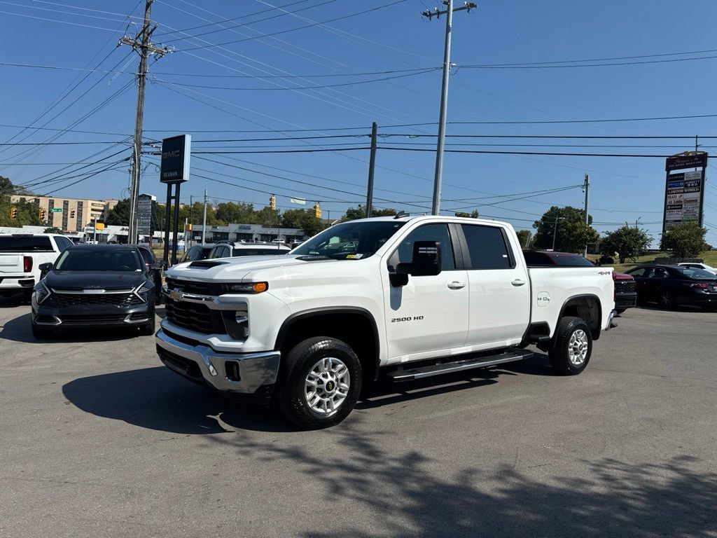 Used 2025 Chevrolet Silverado 2500 LT w/ Convenience Package AWD/4WD image 3