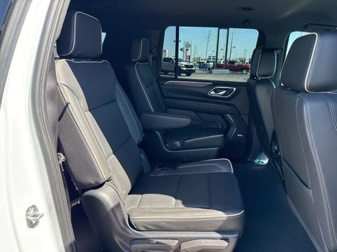Used 2023 Chevrolet Suburban Premier image 15