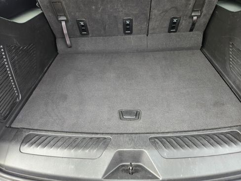 Used 2024 GMC Yukon XL SLT image 33